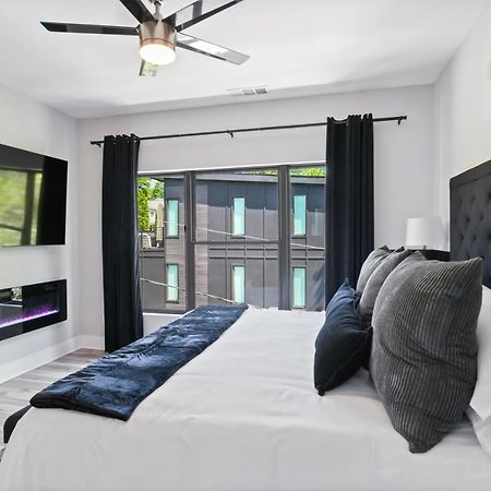 The Red Door - Ultra Modern Atlanta Home - Designedbydom Exterior foto